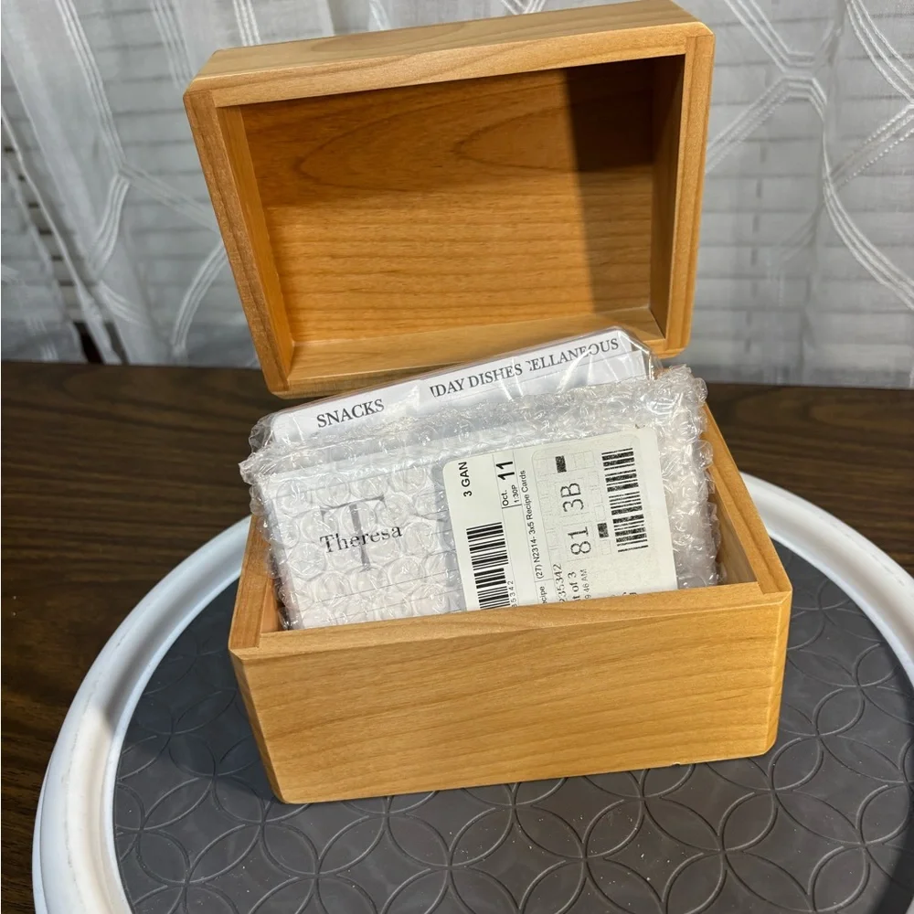 THERESA Personalized Recipe Box - Brown NWOT Unopended organizing tabs & recipe